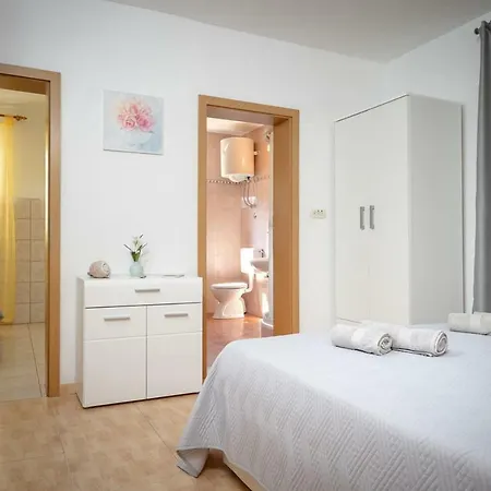 Ferienhaus Robinson Agava Selca kod Bogomolja