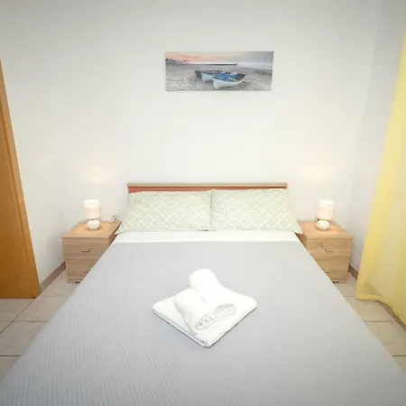 Robinson Agava Selca kod Bogomolja